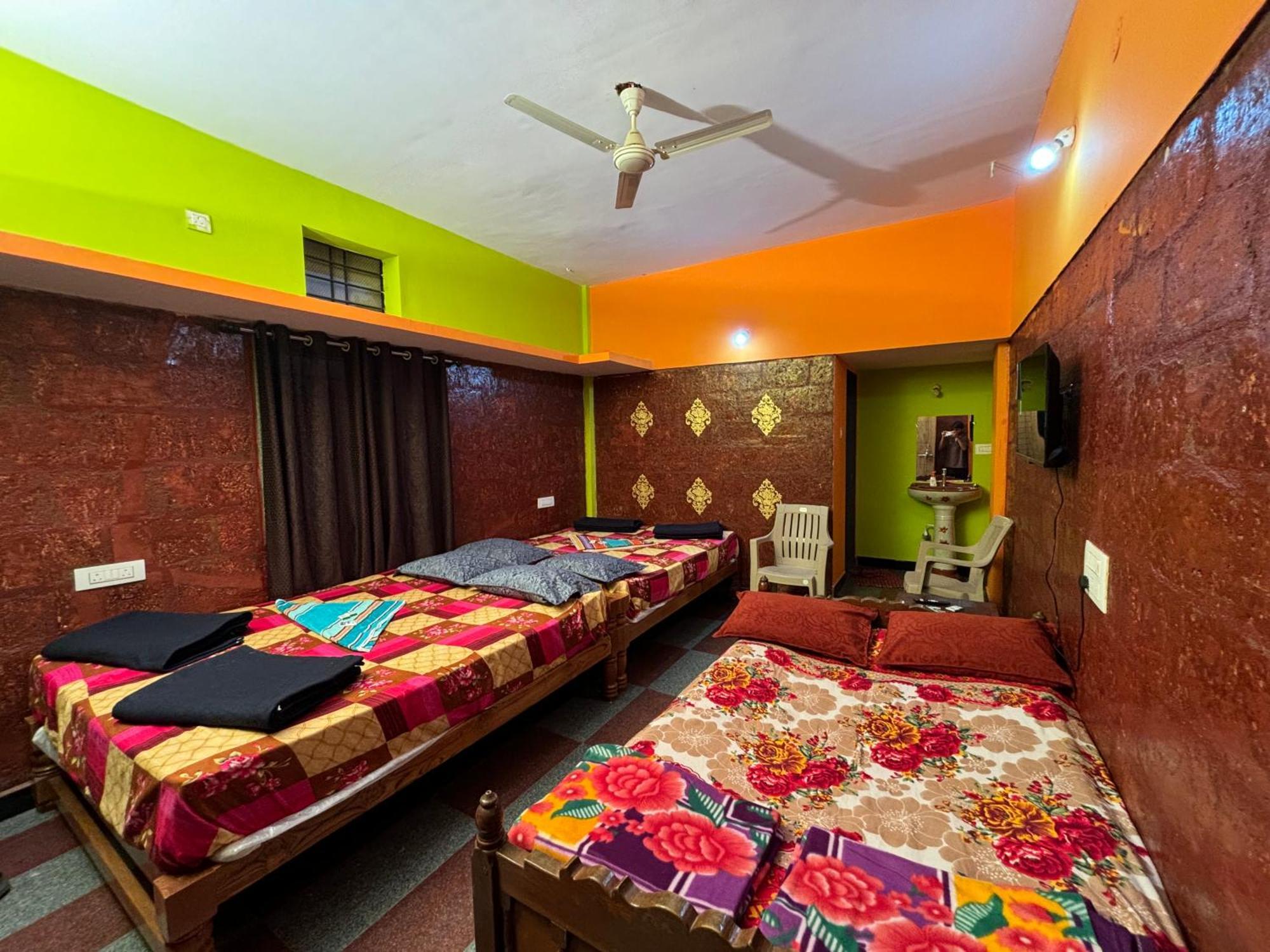 Dandeli Nakadi Home Stay Buitenkant foto